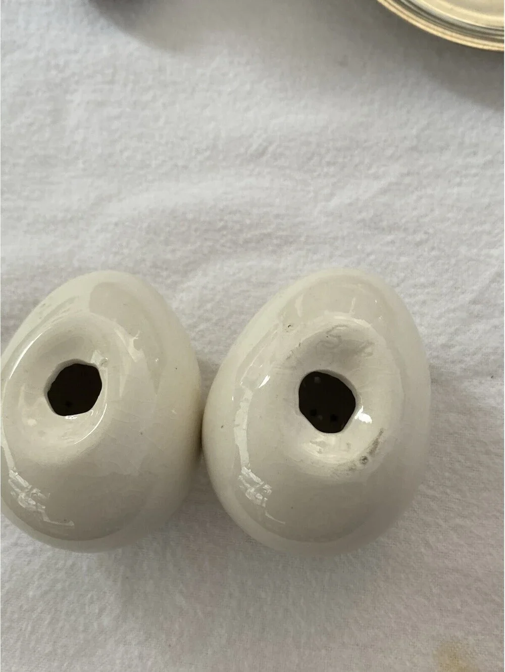Set Of Egg Shaped Salt & Pepper Shakers With Raised Floral Pattern: Flowers